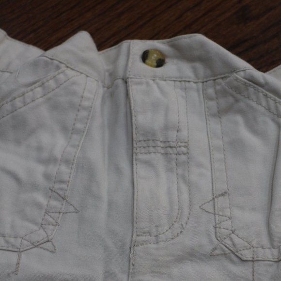 LIKE NEW! OFF WHITE SHORTS SZ 4 KIDS - Picture 4 of 6
